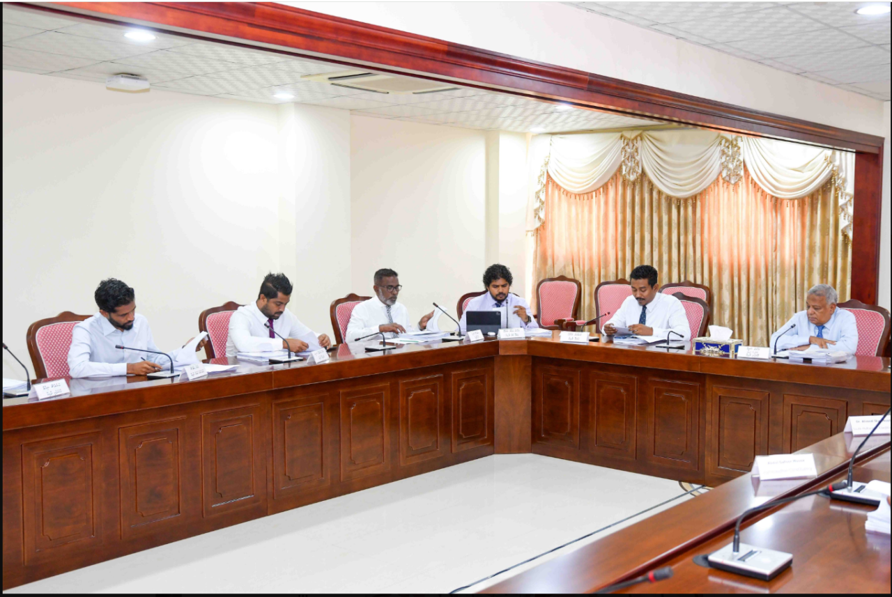 Fenaka Addu branch verinnah, money laundering ge thahugeegei 