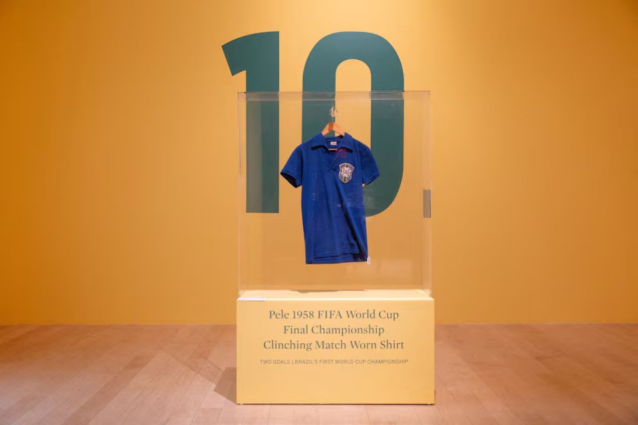 Pele umurun 17 aharu World Cup hoadhi jersey 4.9 million dollar ah vikkaalaifi 