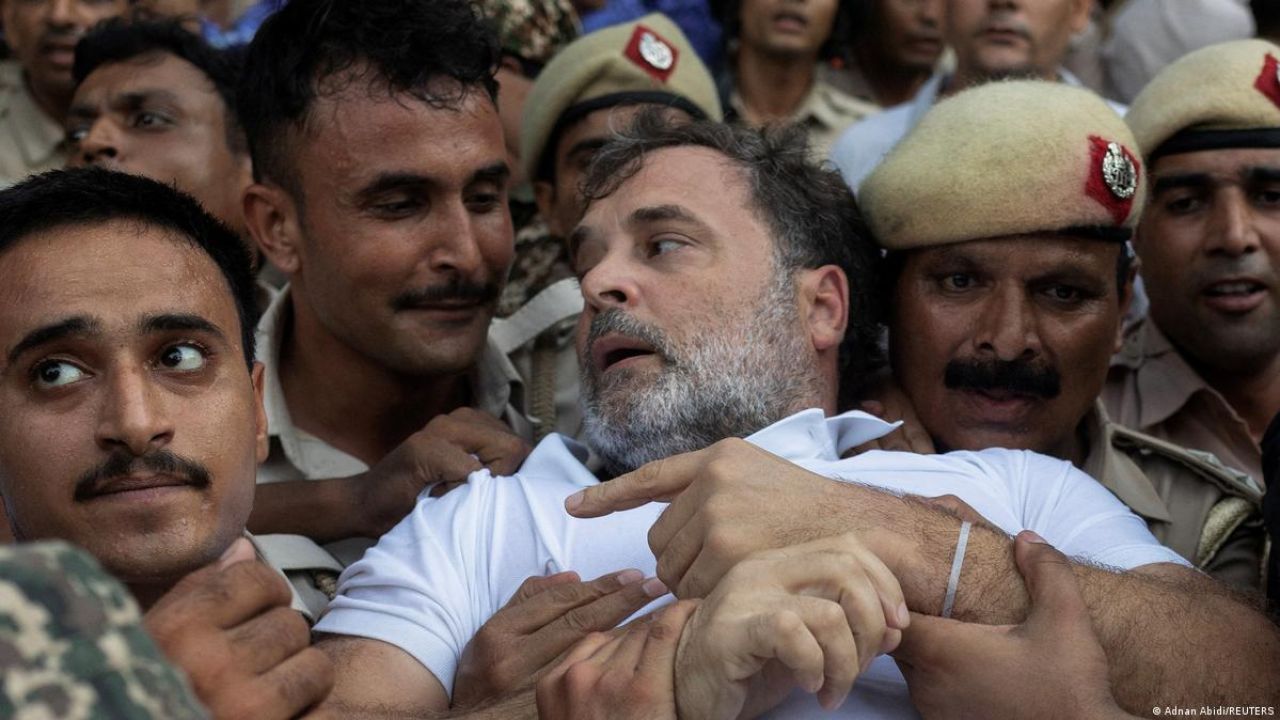 Modi ge gekolhu kaireegai muzaaharaakuranikoh Rahul Gandhi fuluhunge belumuge dhashah