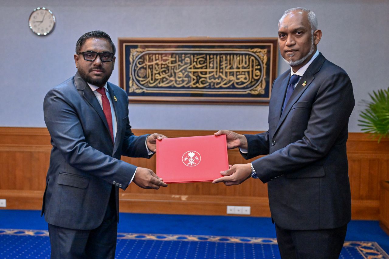 Vazeefa aa behey tribunal ge raees kamah Amjad ayyanu kuravvaifi