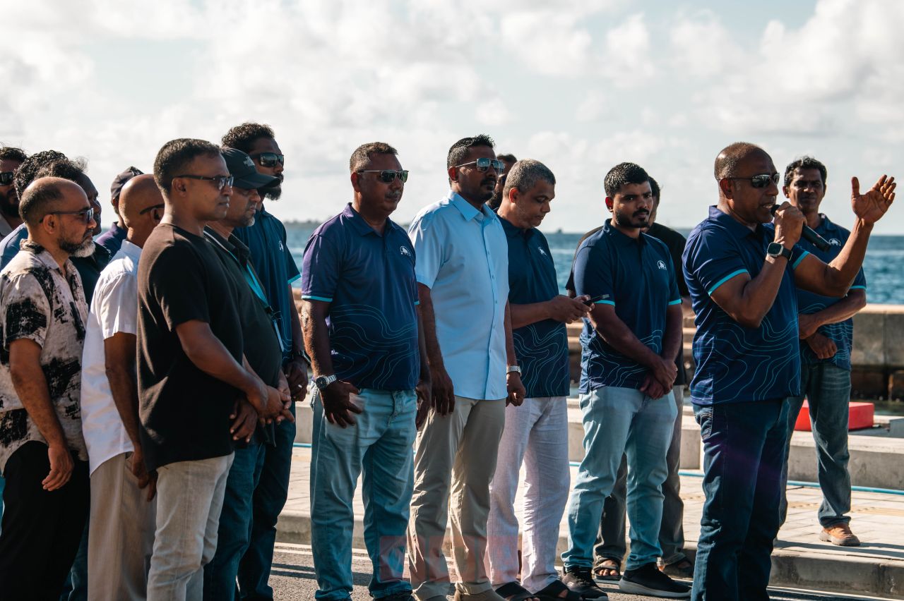 ވަން ފޮޓޯ: ބޮޑުތަކުރުފާނު މަގުގެ އަލަށް ތަރައްގީކުރި ބައި އާންމު ދަތުރުފަތުރުތަކަށް ހުޅުވާލުން