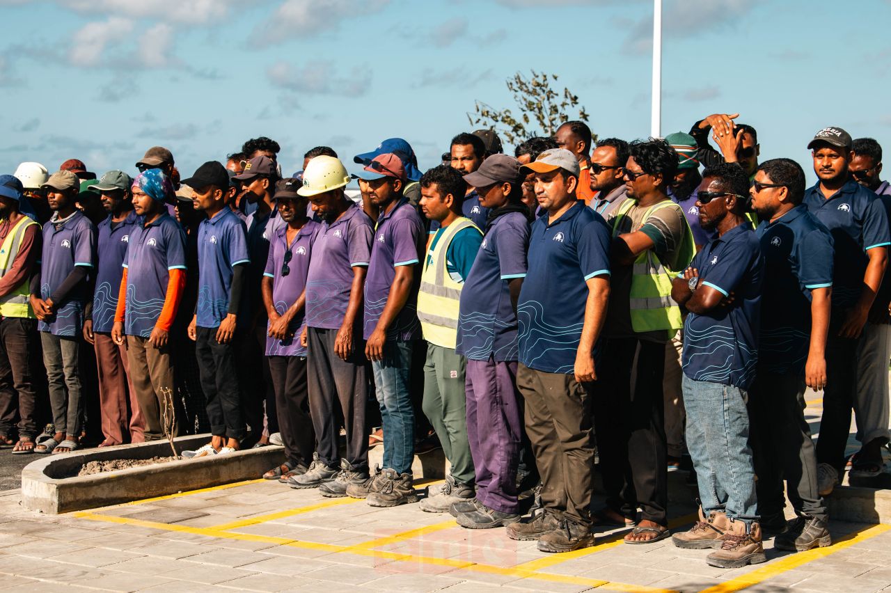 ވަން ފޮޓޯ: ބޮޑުތަކުރުފާނު މަގުގެ އަލަށް ތަރައްގީކުރި ބައި އާންމު ދަތުރުފަތުރުތަކަށް ހުޅުވާލުން