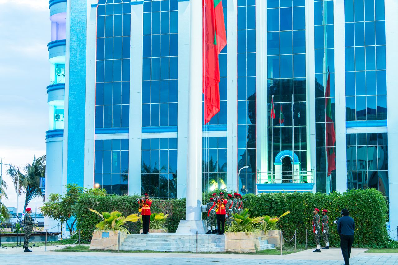 ވަން ފޮޓޯ: މިނިވަން ދުވަހުގެ ދިދަ ނެގުމުގެ ރަސްމިއްޔާތު