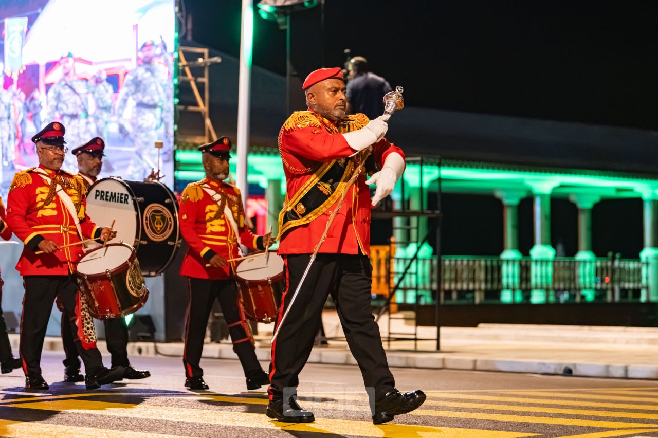 ވަން ފޮޓޯ: ރާއްޖޭގެ މިނިވަންކަމަށް 61 އަހަރު ފުރުމުގެ އުފާ ފާޅުކުރުމުގެ ގޮތުން، ބޭއްވި ހެވިކަމާއި ކުޅިވަރުގެ ހަރަކާތްތައް