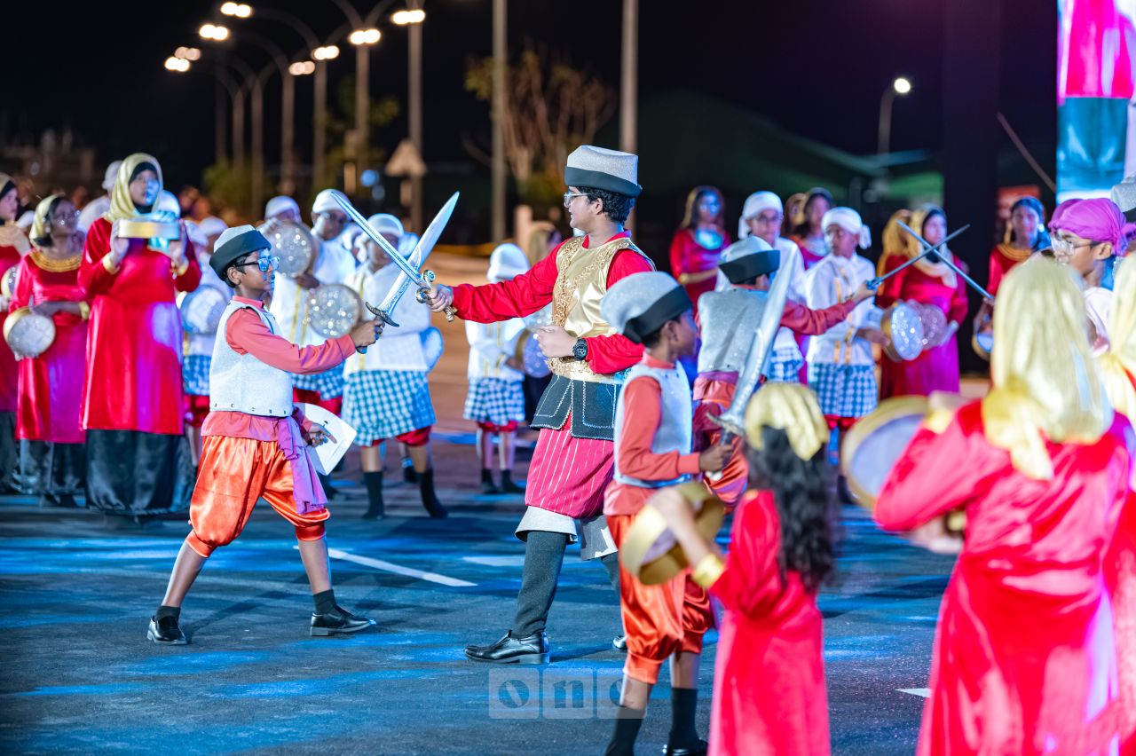 ވަން ފޮޓޯ: ރާއްޖޭގެ މިނިވަންކަމަށް 61 އަހަރު ފުރުމުގެ އުފާ ފާޅުކުރުމުގެ ގޮތުން، ބޭއްވި ހެވިކަމާއި ކުޅިވަރުގެ ހަރަކާތްތައް