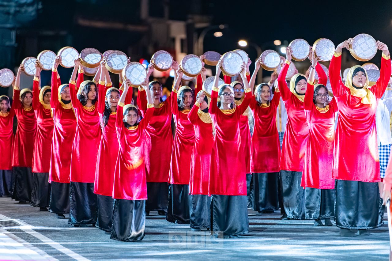 ވަން ފޮޓޯ: ރާއްޖޭގެ މިނިވަންކަމަށް 61 އަހަރު ފުރުމުގެ އުފާ ފާޅުކުރުމުގެ ގޮތުން، ބޭއްވި ހެވިކަމާއި ކުޅިވަރުގެ ހަރަކާތްތައް