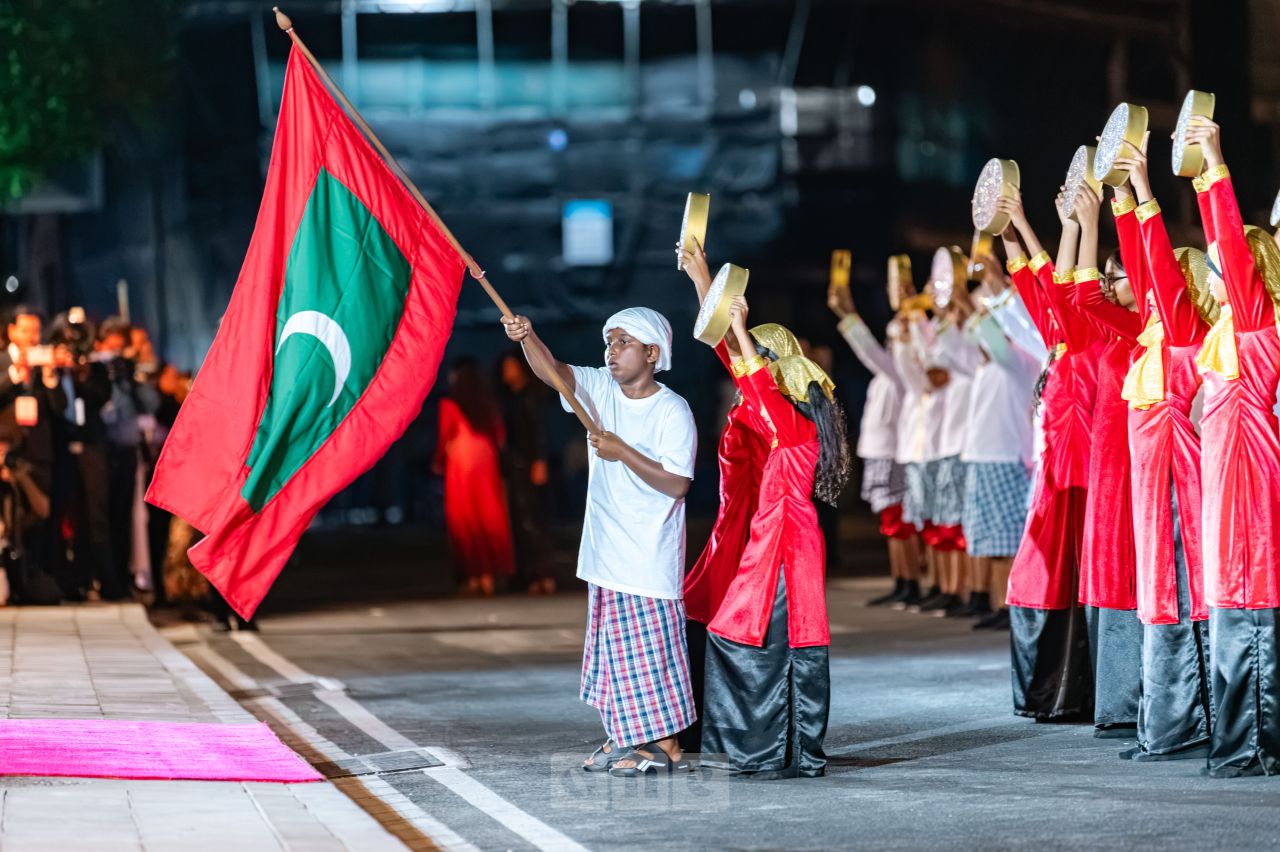 ވަން ފޮޓޯ: ރާއްޖޭގެ މިނިވަންކަމަށް 61 އަހަރު ފުރުމުގެ އުފާ ފާޅުކުރުމުގެ ގޮތުން، ބޭއްވި ހެވިކަމާއި ކުޅިވަރުގެ ހަރަކާތްތައް