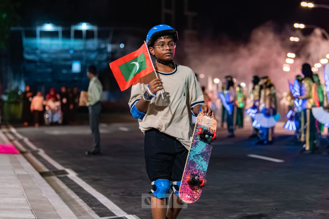 ވަން ފޮޓޯ: ރާއްޖޭގެ މިނިވަންކަމަށް 61 އަހަރު ފުރުމުގެ އުފާ ފާޅުކުރުމުގެ ގޮތުން، ބޭއްވި ހެވިކަމާއި ކުޅިވަރުގެ ހަރަކާތްތައް
