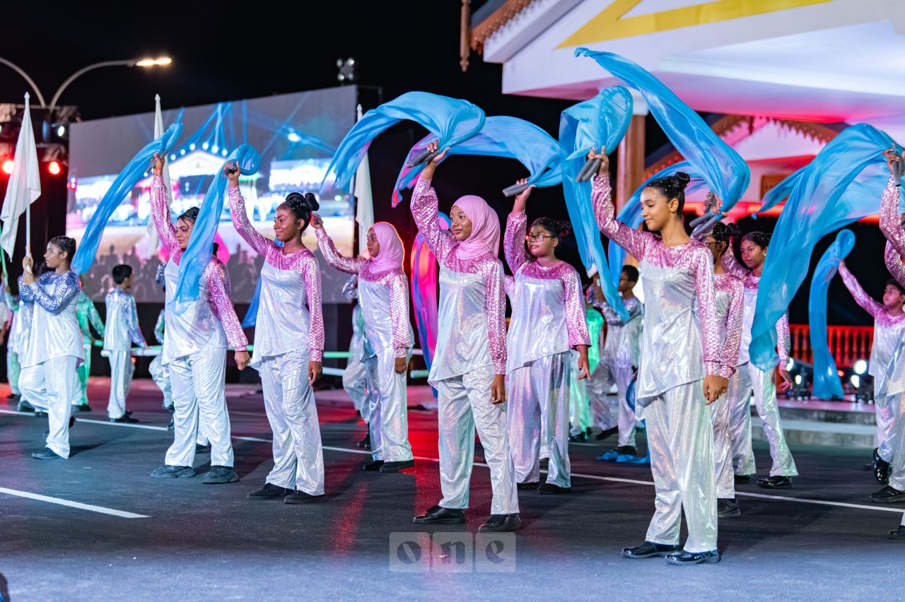 ވަން ފޮޓޯ: ރާއްޖޭގެ މިނިވަންކަމަށް 61 އަހަރު ފުރުމުގެ އުފާ ފާޅުކުރުމުގެ ގޮތުން، ބޭއްވި ހެވިކަމާއި ކުޅިވަރުގެ ހަރަކާތްތައް