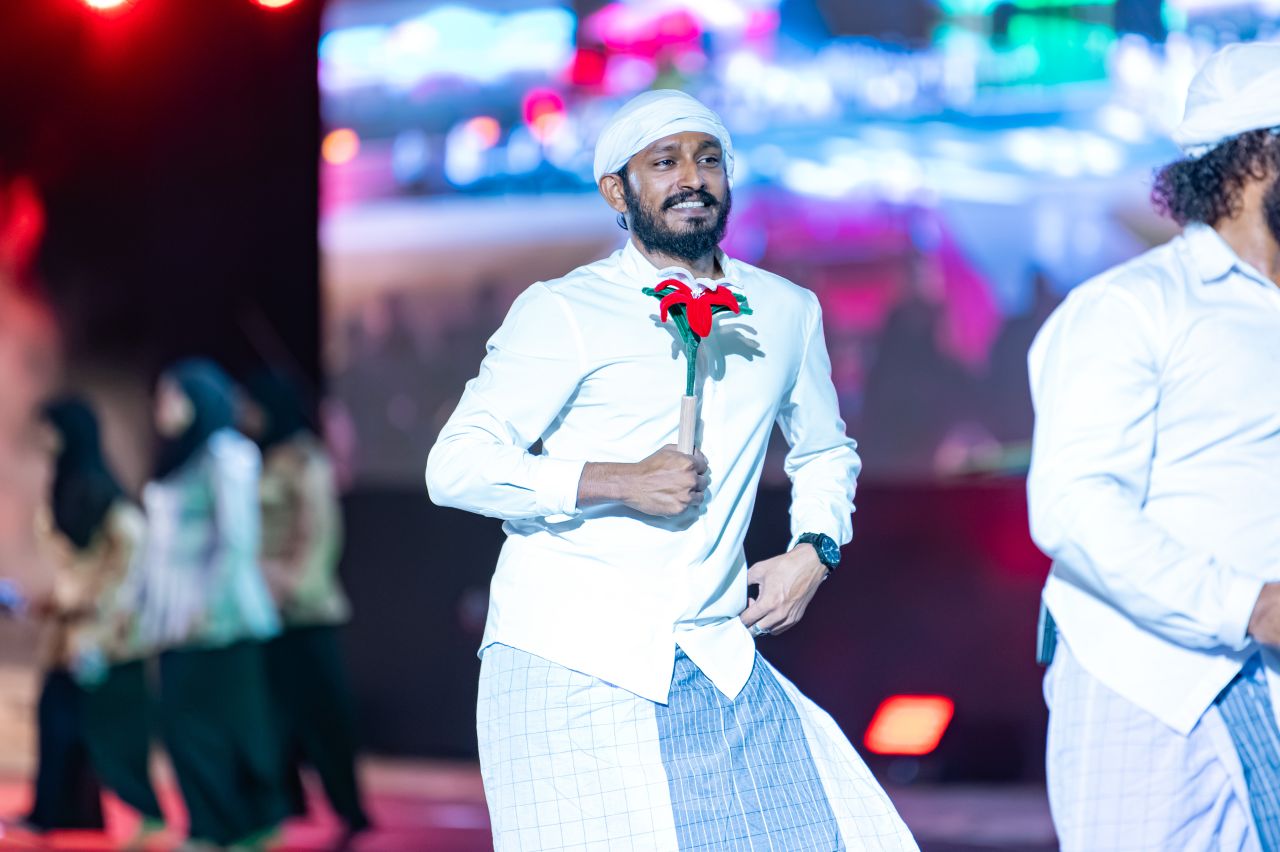 ވަން ފޮޓޯ: ރާއްޖޭގެ މިނިވަންކަމަށް 61 އަހަރު ފުރުމުގެ އުފާ ފާޅުކުރުމުގެ ގޮތުން، ބޭއްވި ހެވިކަމާއި ކުޅިވަރުގެ ހަރަކާތްތައް