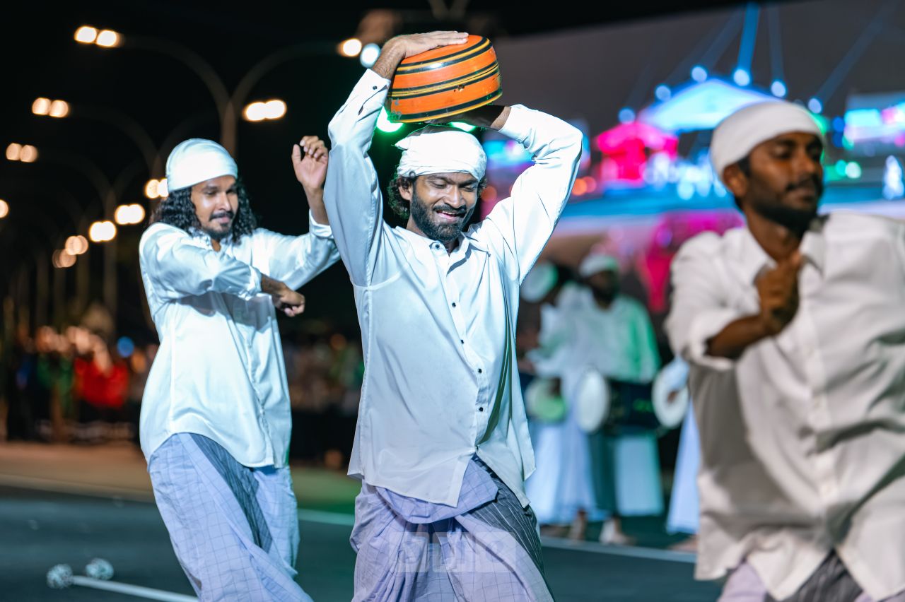 ވަން ފޮޓޯ: ރާއްޖޭގެ މިނިވަންކަމަށް 61 އަހަރު ފުރުމުގެ އުފާ ފާޅުކުރުމުގެ ގޮތުން، ބޭއްވި ހެވިކަމާއި ކުޅިވަރުގެ ހަރަކާތްތައް