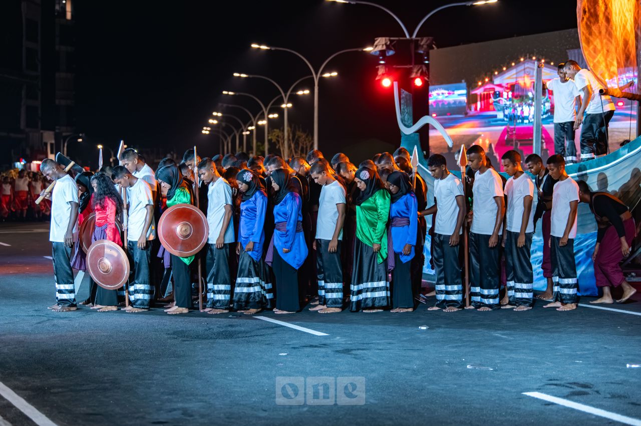ވަން ފޮޓޯ: ރާއްޖޭގެ މިނިވަންކަމަށް 61 އަހަރު ފުރުމުގެ އުފާ ފާޅުކުރުމުގެ ގޮތުން، ބޭއްވި ހެވިކަމާއި ކުޅިވަރުގެ ހަރަކާތްތައް