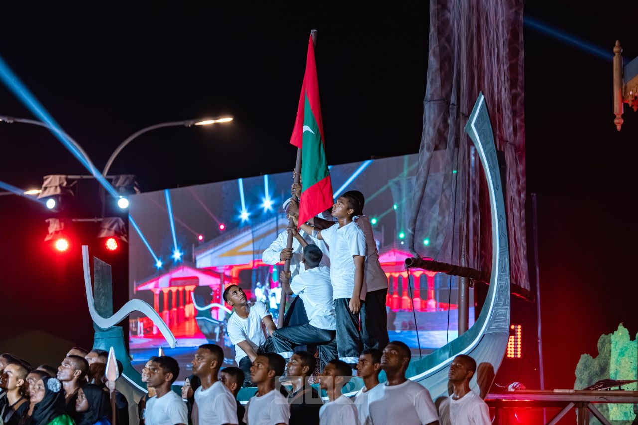 ވަން ފޮޓޯ: ރާއްޖޭގެ މިނިވަންކަމަށް 61 އަހަރު ފުރުމުގެ އުފާ ފާޅުކުރުމުގެ ގޮތުން، ބޭއްވި ހެވިކަމާއި ކުޅިވަރުގެ ހަރަކާތްތައް