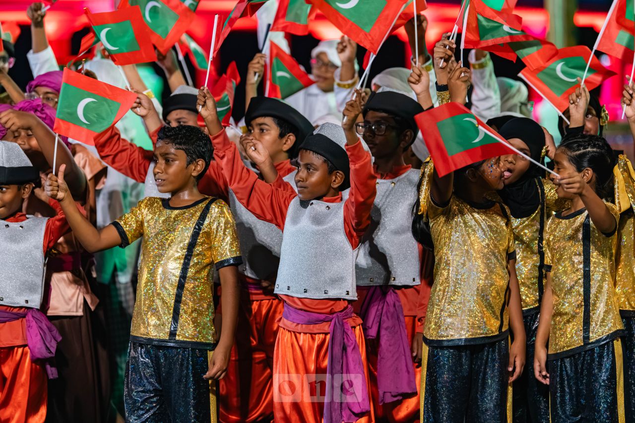 ވަން ފޮޓޯ: ރާއްޖޭގެ މިނިވަންކަމަށް 61 އަހަރު ފުރުމުގެ އުފާ ފާޅުކުރުމުގެ ގޮތުން، ބޭއްވި ހެވިކަމާއި ކުޅިވަރުގެ ހަރަކާތްތައް