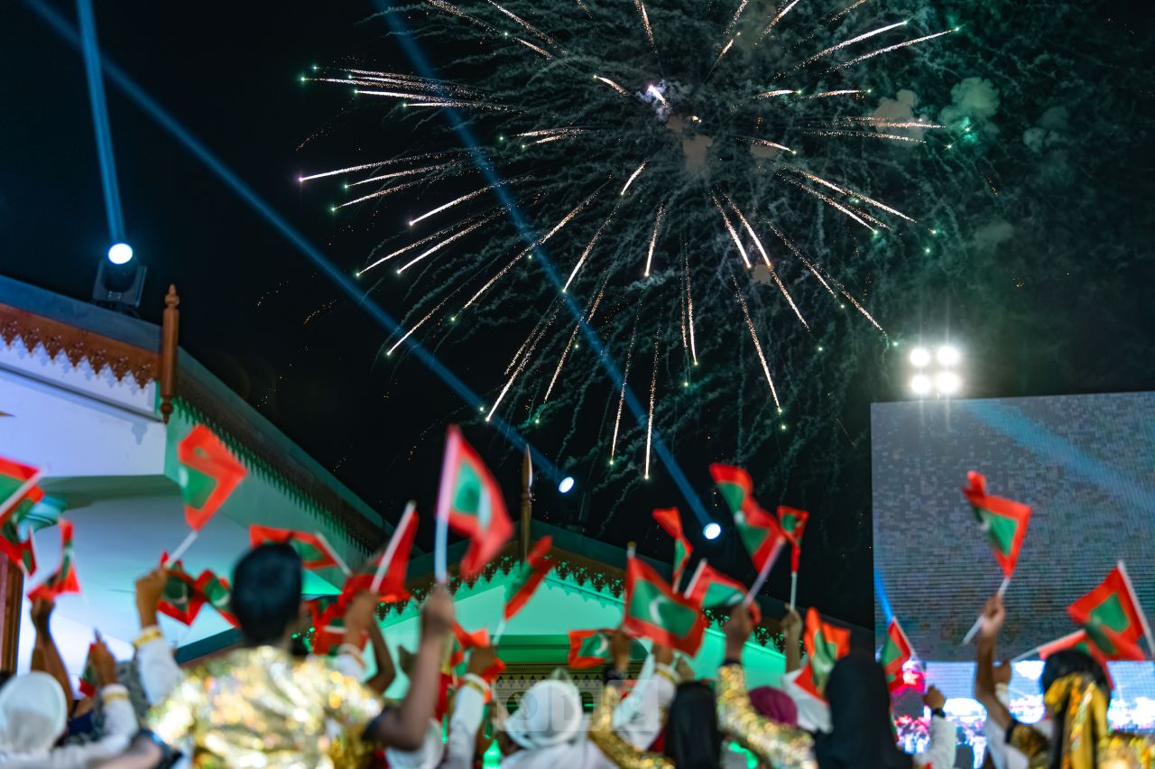 ވަން ފޮޓޯ: ރާއްޖޭގެ މިނިވަންކަމަށް 61 އަހަރު ފުރުމުގެ އުފާ ފާޅުކުރުމުގެ ގޮތުން، ބޭއްވި ހެވިކަމާއި ކުޅިވަރުގެ ހަރަކާތްތައް