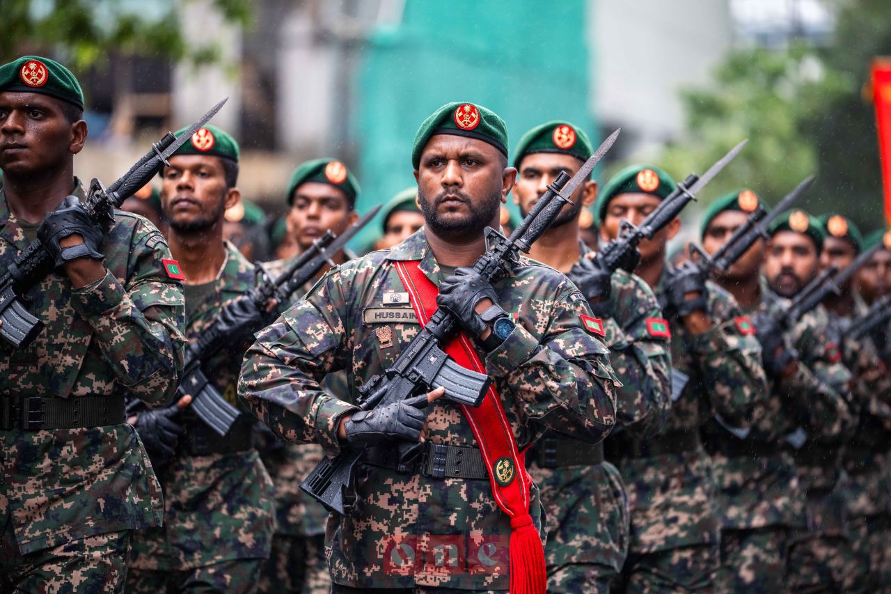 ވަން ފޮޓޯ: މިނިވަން ދުވަހާއި ގުޅުވައިގެން އެމްއެންޑީއެފް އަދި ކެޑޭޓް ކޯޕްސްއިން ހުޅުމާލޭގައި ކުރިޔަށް ގެންދިޔަ ޕެރޭޑްގެ ތެރެއިން