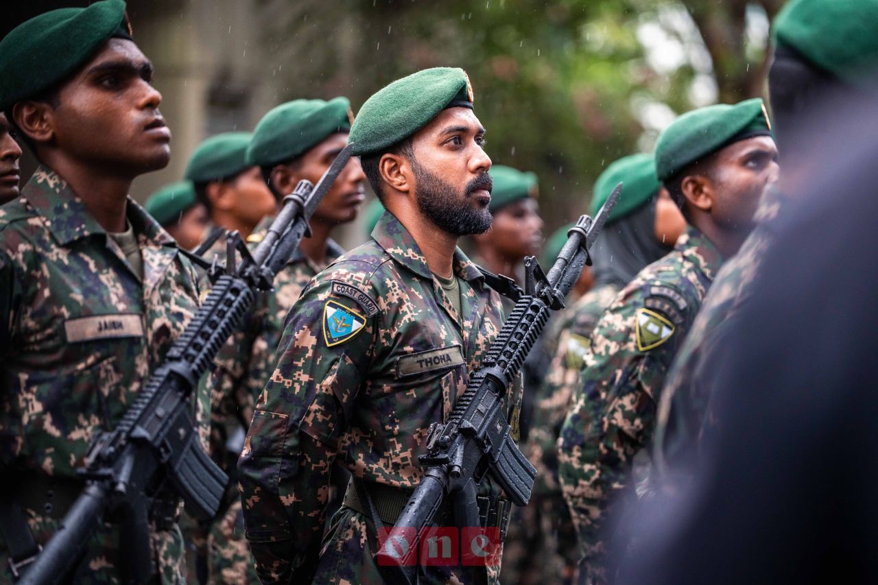 ވަން ފޮޓޯ: މިނިވަން ދުވަހާއި ގުޅުވައިގެން އެމްއެންޑީއެފް އަދި ކެޑޭޓް ކޯޕްސްއިން ހުޅުމާލޭގައި ކުރިޔަށް ގެންދިޔަ ޕެރޭޑްގެ ތެރެއިން