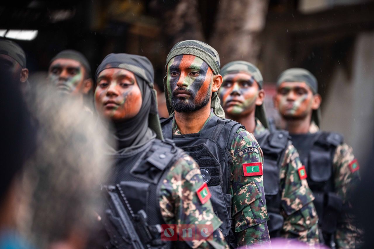 ވަން ފޮޓޯ: މިނިވަން ދުވަހާއި ގުޅުވައިގެން އެމްއެންޑީއެފް އަދި ކެޑޭޓް ކޯޕްސްއިން ހުޅުމާލޭގައި ކުރިޔަށް ގެންދިޔަ ޕެރޭޑްގެ ތެރެއިން