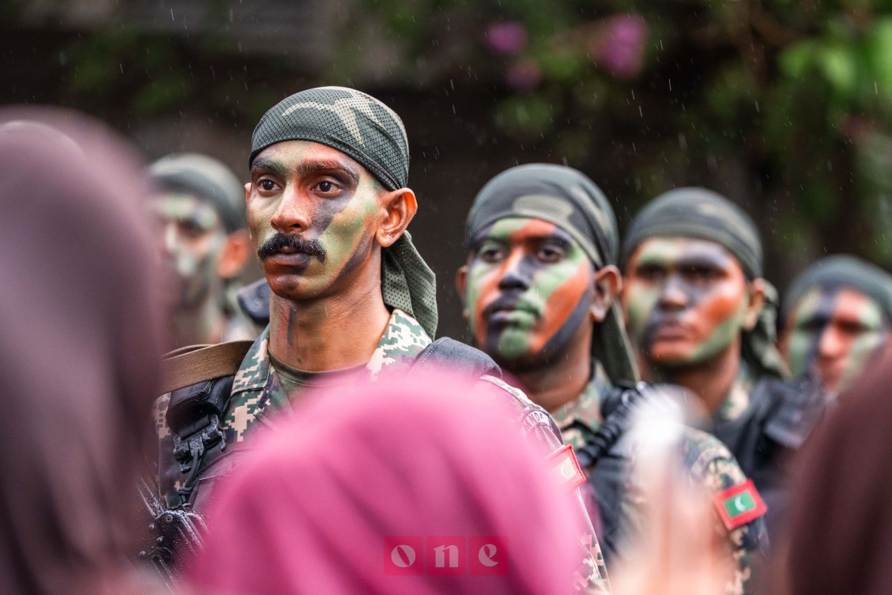 ވަން ފޮޓޯ: މިނިވަން ދުވަހާއި ގުޅުވައިގެން އެމްއެންޑީއެފް އަދި ކެޑޭޓް ކޯޕްސްއިން ހުޅުމާލޭގައި ކުރިޔަށް ގެންދިޔަ ޕެރޭޑްގެ ތެރެއިން