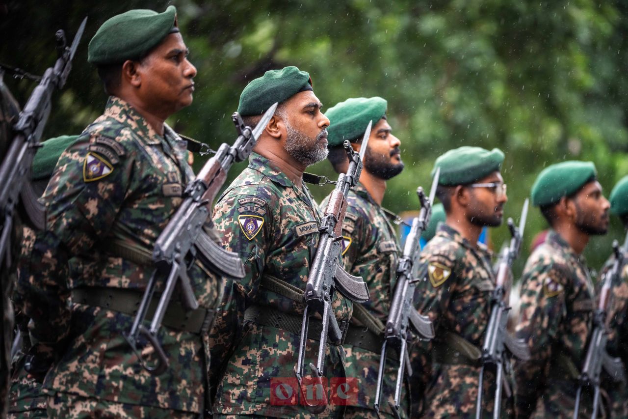 ވަން ފޮޓޯ: މިނިވަން ދުވަހާއި ގުޅުވައިގެން އެމްއެންޑީއެފް އަދި ކެޑޭޓް ކޯޕްސްއިން ހުޅުމާލޭގައި ކުރިޔަށް ގެންދިޔަ ޕެރޭޑްގެ ތެރެއިން