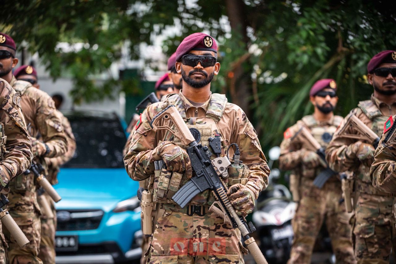 ވަން ފޮޓޯ: މިނިވަން ދުވަހާއި ގުޅުވައިގެން އެމްއެންޑީއެފް އަދި ކެޑޭޓް ކޯޕްސްއިން ހުޅުމާލޭގައި ކުރިޔަށް ގެންދިޔަ ޕެރޭޑްގެ ތެރެއިން