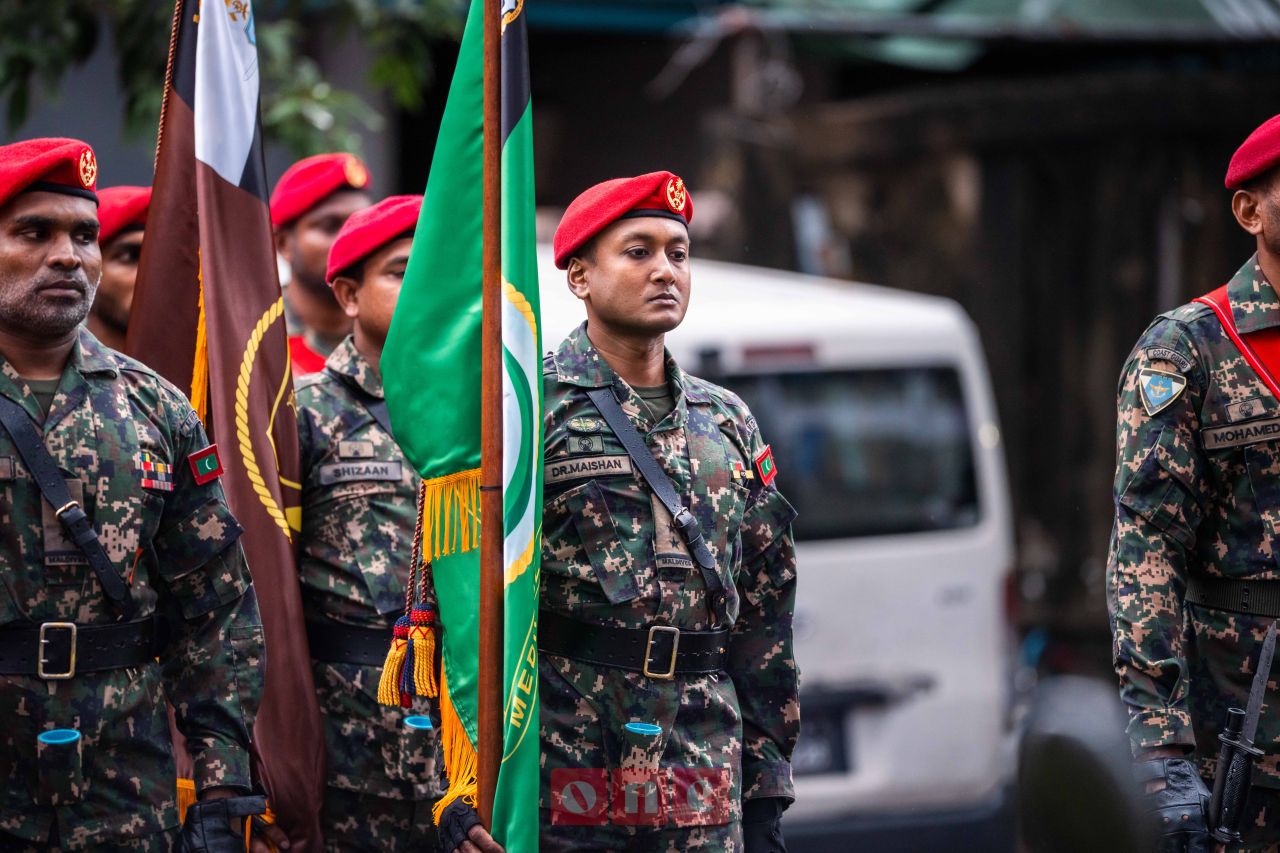 ވަން ފޮޓޯ: މިނިވަން ދުވަހާއި ގުޅުވައިގެން އެމްއެންޑީއެފް އަދި ކެޑޭޓް ކޯޕްސްއިން ހުޅުމާލޭގައި ކުރިޔަށް ގެންދިޔަ ޕެރޭޑްގެ ތެރެއިން