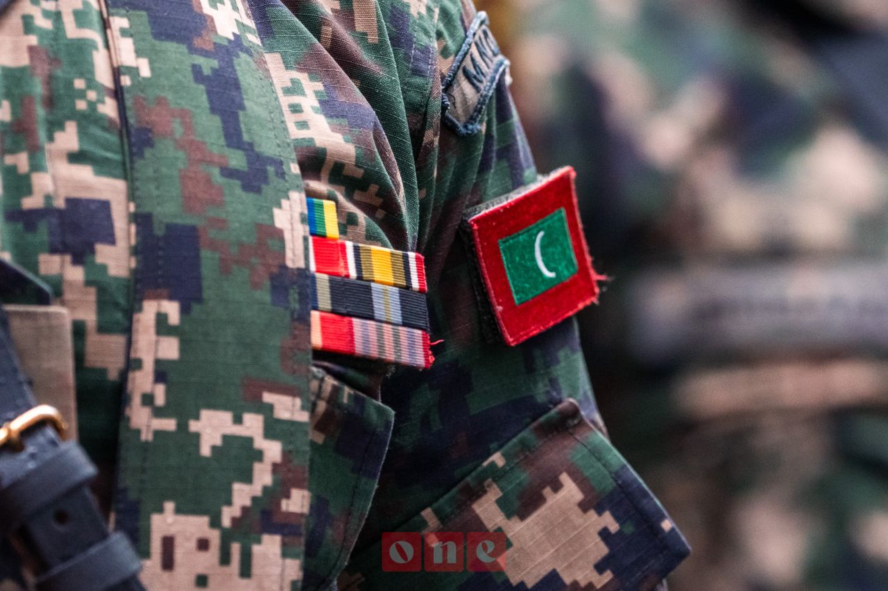 ވަން ފޮޓޯ: މިނިވަން ދުވަހާއި ގުޅުވައިގެން އެމްއެންޑީއެފް އަދި ކެޑޭޓް ކޯޕްސްއިން ހުޅުމާލޭގައި ކުރިޔަށް ގެންދިޔަ ޕެރޭޑްގެ ތެރެއިން