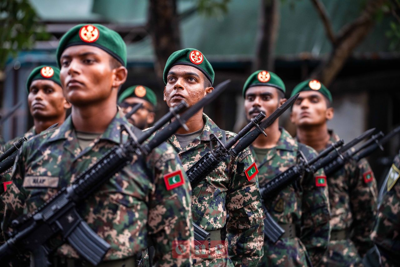ވަން ފޮޓޯ: މިނިވަން ދުވަހާއި ގުޅުވައިގެން އެމްއެންޑީއެފް އަދި ކެޑޭޓް ކޯޕްސްއިން ހުޅުމާލޭގައި ކުރިޔަށް ގެންދިޔަ ޕެރޭޑްގެ ތެރެއިން