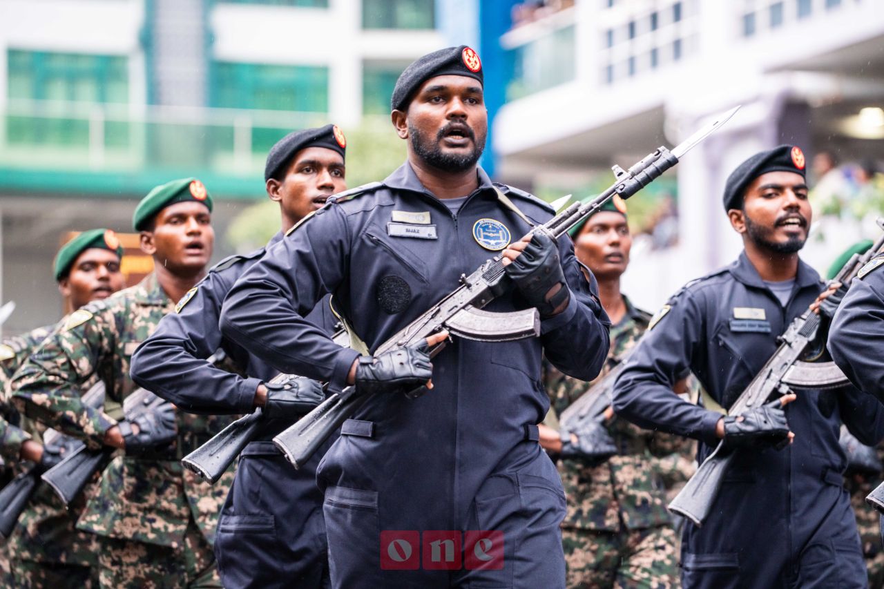 ވަން ފޮޓޯ: މިނިވަން ދުވަހާއި ގުޅުވައިގެން އެމްއެންޑީއެފް އަދި ކެޑޭޓް ކޯޕްސްއިން ހުޅުމާލޭގައި ކުރިޔަށް ގެންދިޔަ ޕެރޭޑްގެ ތެރެއިން