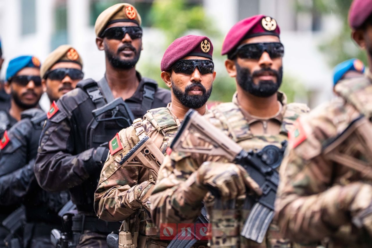 ވަން ފޮޓޯ: މިނިވަން ދުވަހާއި ގުޅުވައިގެން އެމްއެންޑީއެފް އަދި ކެޑޭޓް ކޯޕްސްއިން ހުޅުމާލޭގައި ކުރިޔަށް ގެންދިޔަ ޕެރޭޑްގެ ތެރެއިން