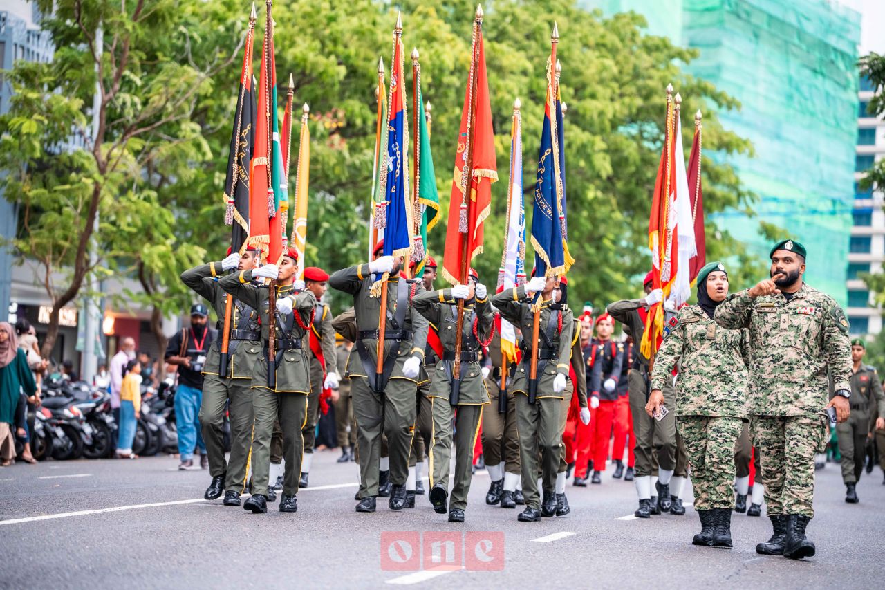 ވަން ފޮޓޯ: މިނިވަން ދުވަހާއި ގުޅުވައިގެން އެމްއެންޑީއެފް އަދި ކެޑޭޓް ކޯޕްސްއިން ހުޅުމާލޭގައި ކުރިޔަށް ގެންދިޔަ ޕެރޭޑްގެ ތެރެއިން