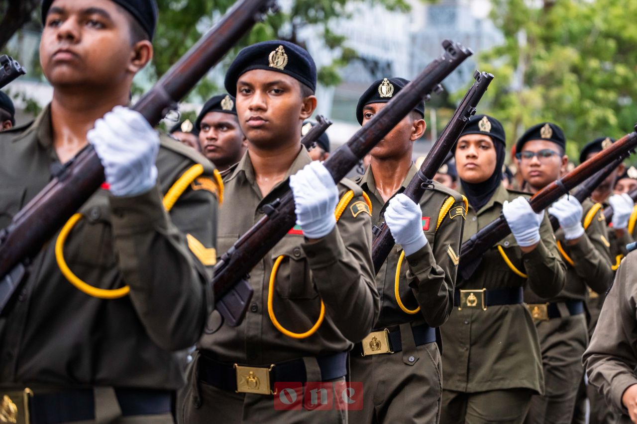 ވަން ފޮޓޯ: މިނިވަން ދުވަހާއި ގުޅުވައިގެން އެމްއެންޑީއެފް އަދި ކެޑޭޓް ކޯޕްސްއިން ހުޅުމާލޭގައި ކުރިޔަށް ގެންދިޔަ ޕެރޭޑްގެ ތެރެއިން