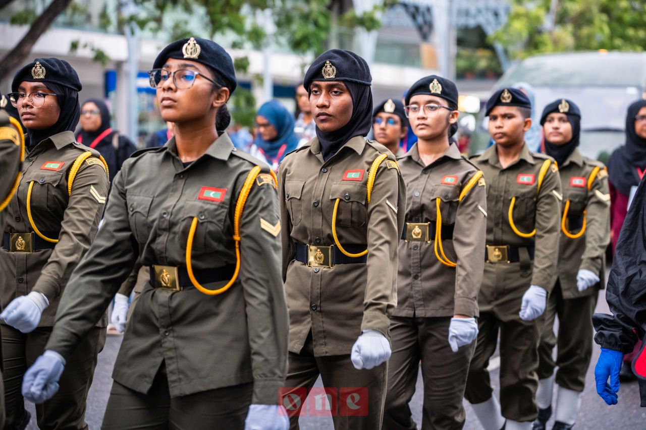 ވަން ފޮޓޯ: މިނިވަން ދުވަހާއި ގުޅުވައިގެން އެމްއެންޑީއެފް އަދި ކެޑޭޓް ކޯޕްސްއިން ހުޅުމާލޭގައި ކުރިޔަށް ގެންދިޔަ ޕެރޭޑްގެ ތެރެއިން