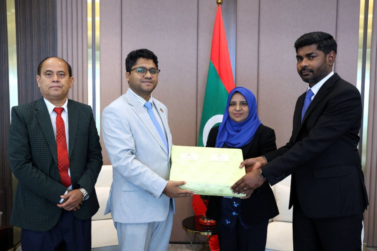 Bangladesh in mi aharuves Raajje ah anbu hadhiyaa kohfi
