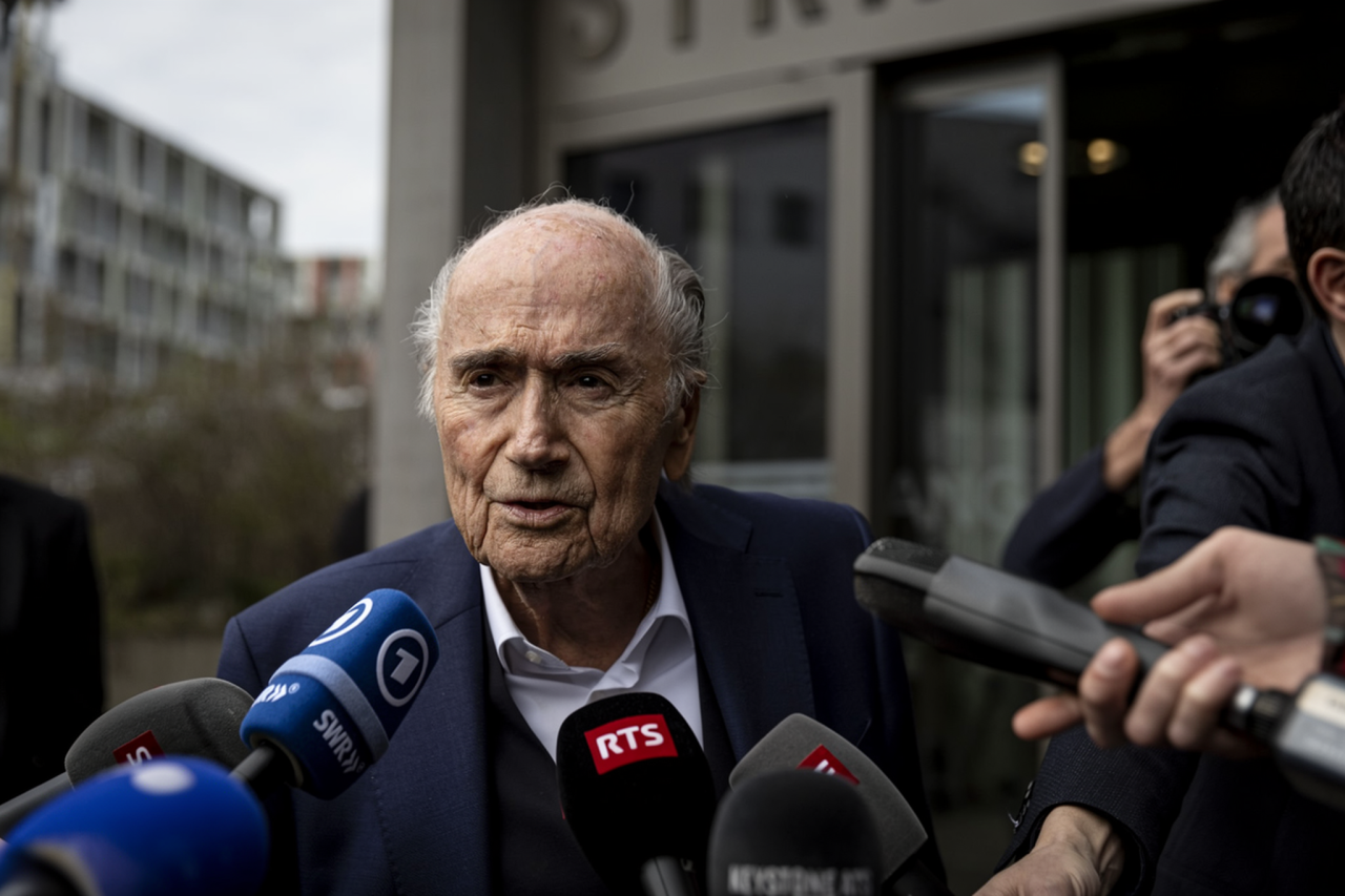 Infantino aai Trump ge gulhumun halaakuvanee football: Blatter 