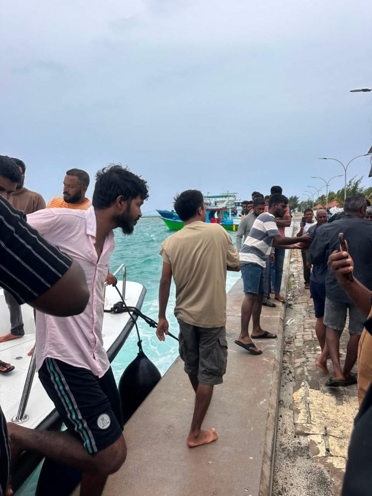 Kolhuvettin salaamai kuri 8 meehu Gaafarah, gellunu dhe meehun adhives nufeney