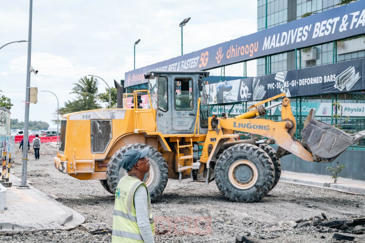 ވަން ފޮޓޯ: އަމީނީމަގު މަރާމާތު ކުރުމުގެ މަސައްކަތް ކުރިއަށްދަނީ