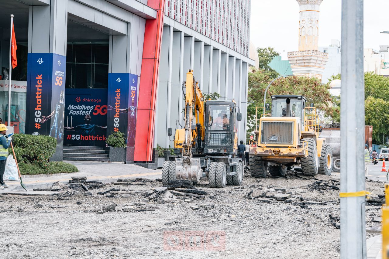 ވަން ފޮޓޯ: އަމީނީމަގު މަރާމާތު ކުރުމުގެ މަސައްކަތް ކުރިއަށްދަނީ