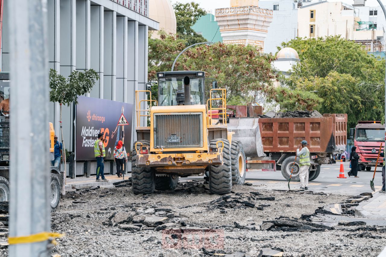 ވަން ފޮޓޯ: އަމީނީމަގު މަރާމާތު ކުރުމުގެ މަސައްކަތް ކުރިއަށްދަނީ