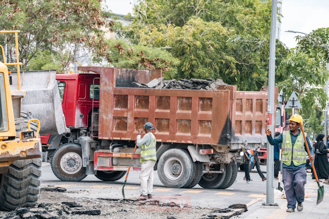 ވަން ފޮޓޯ: އަމީނީމަގު މަރާމާތު ކުރުމުގެ މަސައްކަތް ކުރިއަށްދަނީ