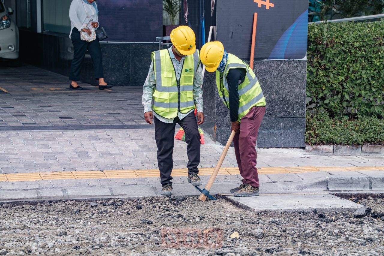 ވަން ފޮޓޯ: އަމީނީމަގު މަރާމާތު ކުރުމުގެ މަސައްކަތް ކުރިއަށްދަނީ