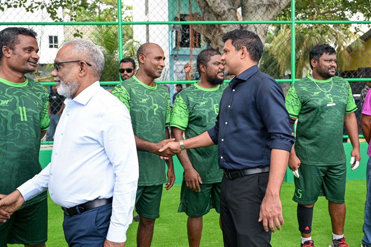 ފޮޓޯ: އއ. އުކުޅަހުގައި ތަރައްގީކުރި ވޮލީ ކޯޓު ހުޅުވުން 