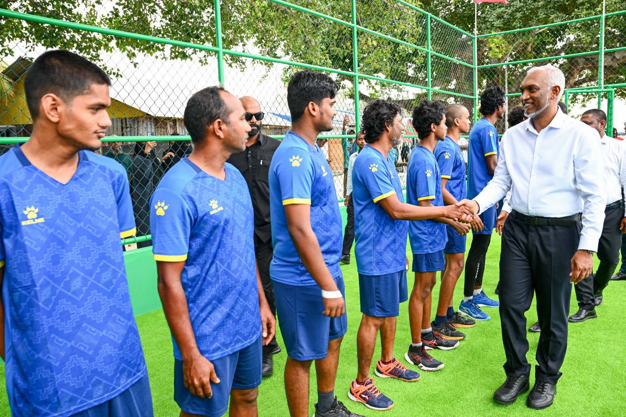 ފޮޓޯ: އއ. އުކުޅަހުގައި ތަރައްގީކުރި ވޮލީ ކޯޓު ހުޅުވުން 
