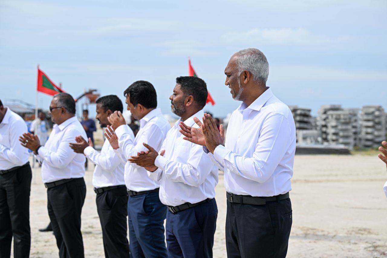 ފޮޓޯ: އއ. އުކުޅަހުގެ ހައުސިން މަޝްރޫއު އަދި ސްޕޯޓްސް ކޮމްޕްލެކްސްގެ މަސައްކަތް ފެެށުން