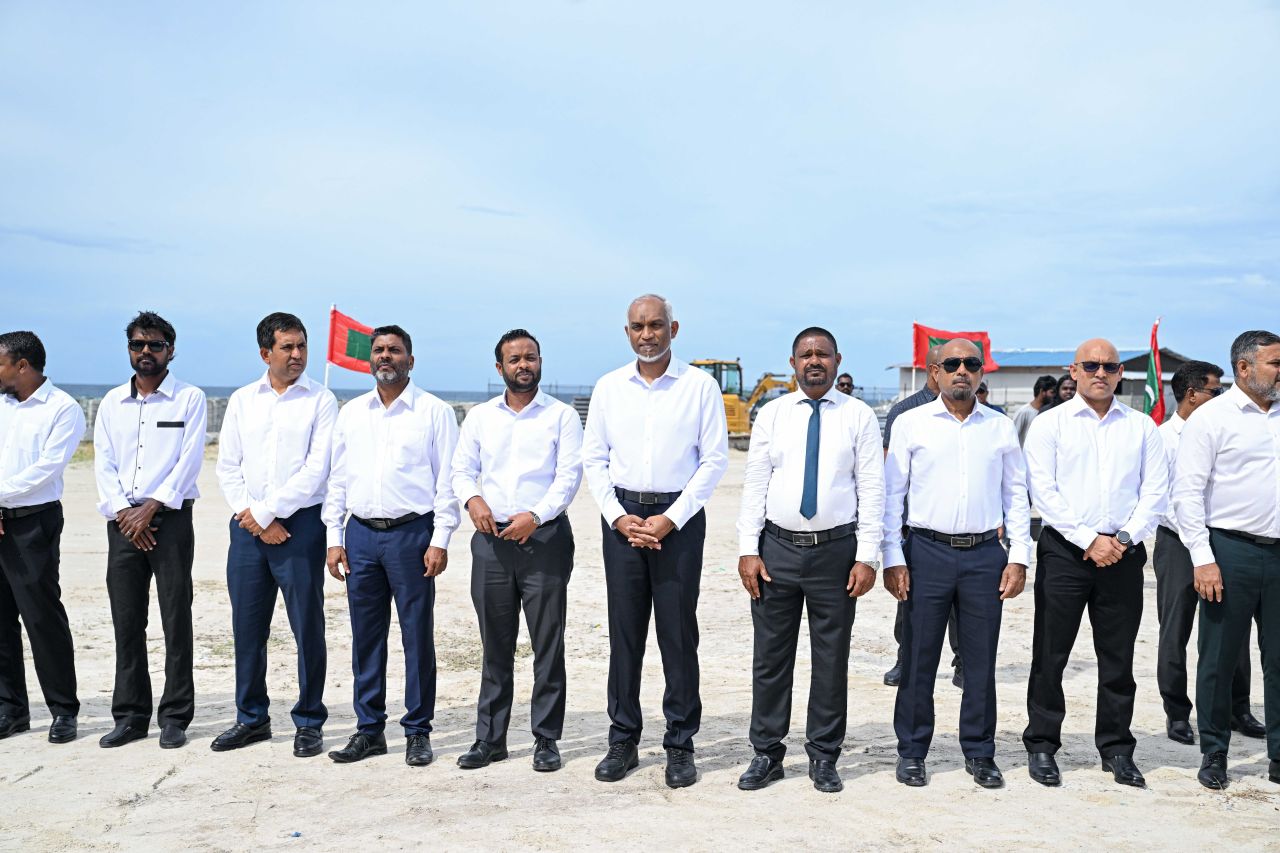 ފޮޓޯ: އއ. އުކުޅަހުގެ ހައުސިން މަޝްރޫއު އަދި ސްޕޯޓްސް ކޮމްޕްލެކްސްގެ މަސައްކަތް ފެެށުން