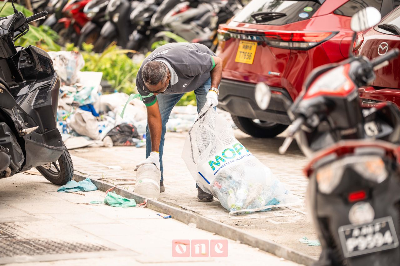 ވަން ފޮޓޯ: އެޗްޑީސީގެ 
