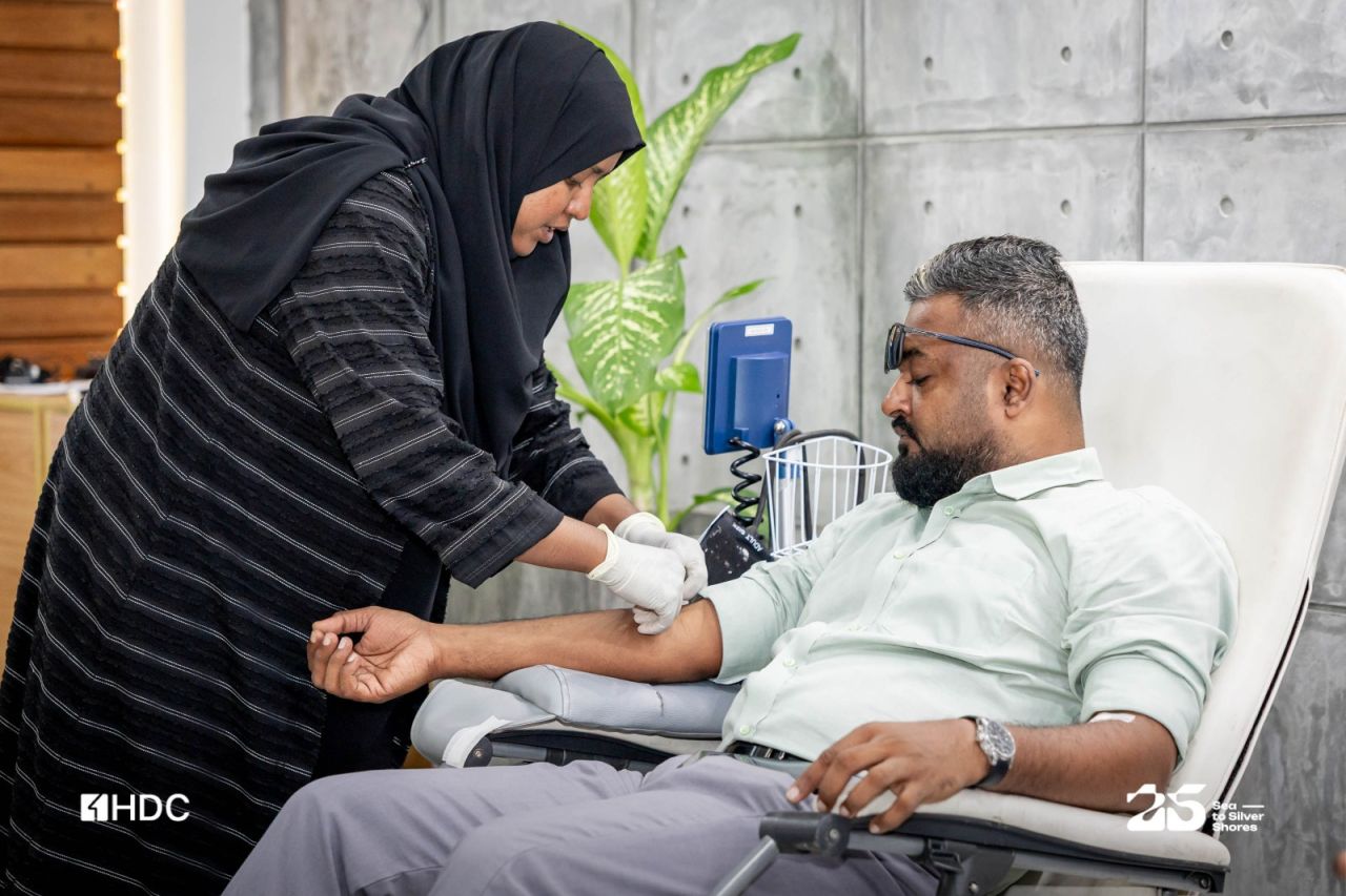 HDC ge staff in ge faraathun blood bank ah ley hadhiyaa kuran campeh