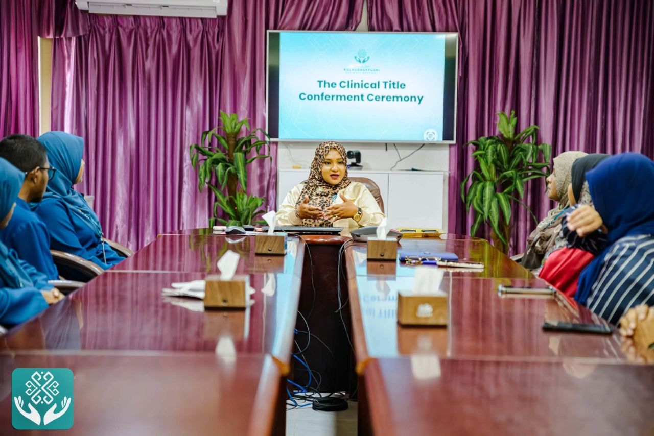 Kujjaa ge massalaigai CEO ah inzaaru dhey kamah bune Kulhudhuffushi Hospital ge kanboduvun 
