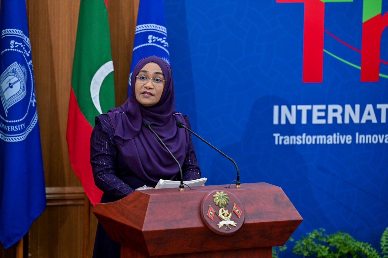 Ijaadhehge feshun annanee shauguverikamaai ilmu gulhilaamehey hisaabun: Saajidha
