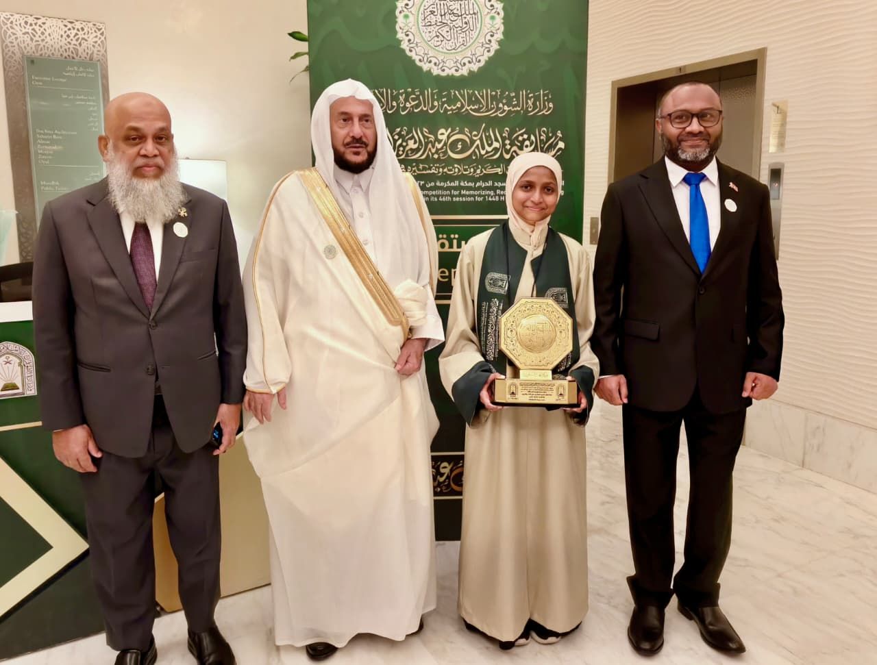 Dhuniyeyge enme bodu Quran mubaaraathuge 4 vana dhivehi dharivarakah